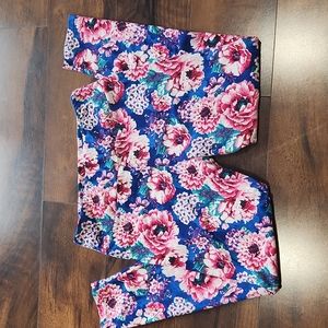 Blue and red floral leggings. Super soft in good condition Size S/M